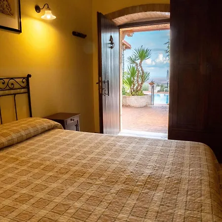 Le Cese Bed & Breakfast 4*